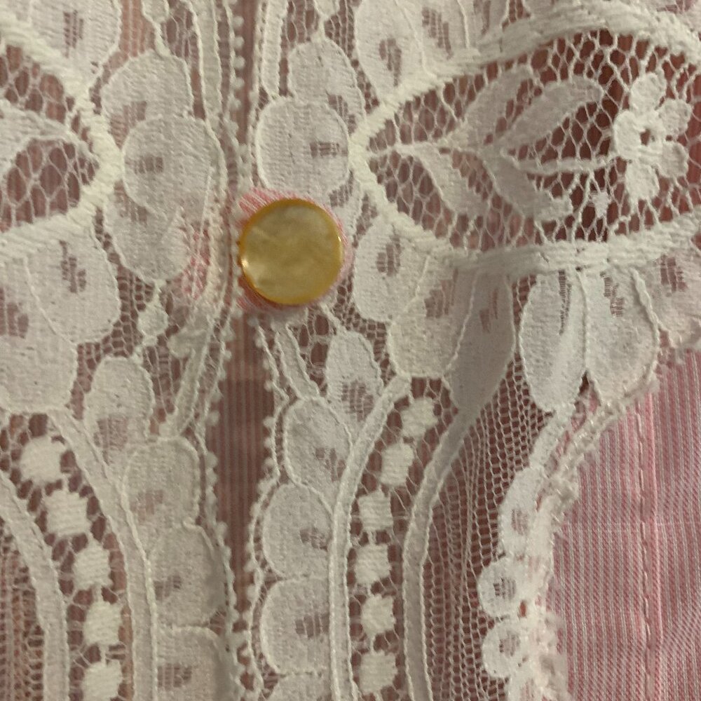 Vintage-Inspired Women's Pink Lace-Trim Robe - Picture 3 of 11